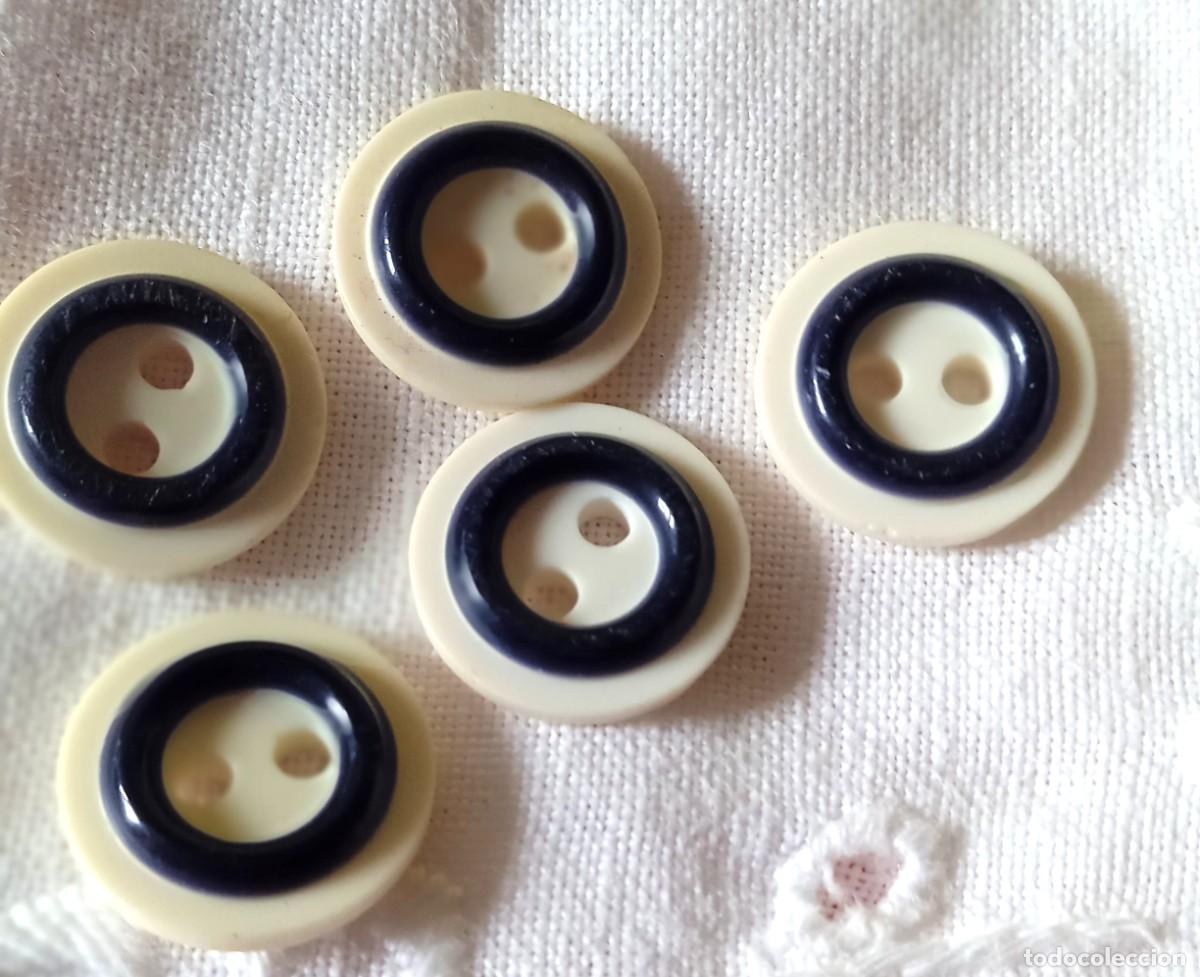 Vintage: JUEGO 5 BOTONES BLANCOS Y AZULES DE LOS A&Ntilde;OS 60