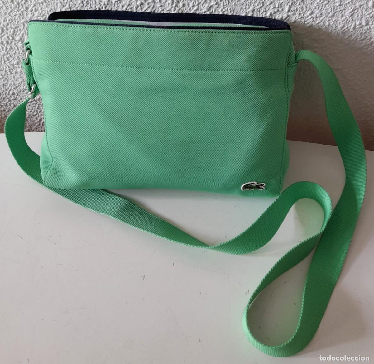 Vintage: Bolso bandolera marca Lacoste color verde l&iacute;nea Neocroc con cremalleras 30x20 cm.