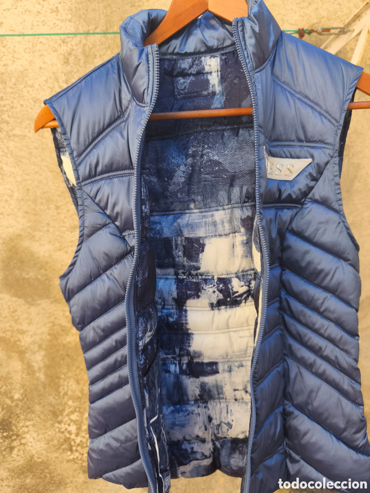 Vintage: Chaleco Guess, sin estrenar - Foto 4