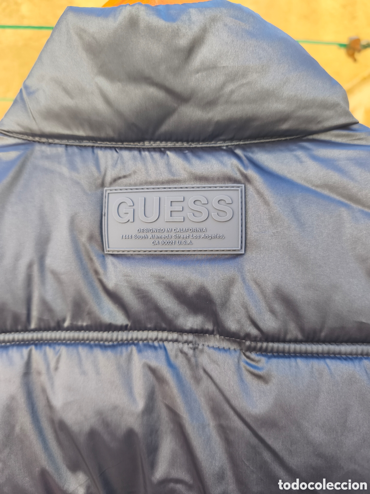 Vintage: Chaleco Guess, sin estrenar - Foto 5