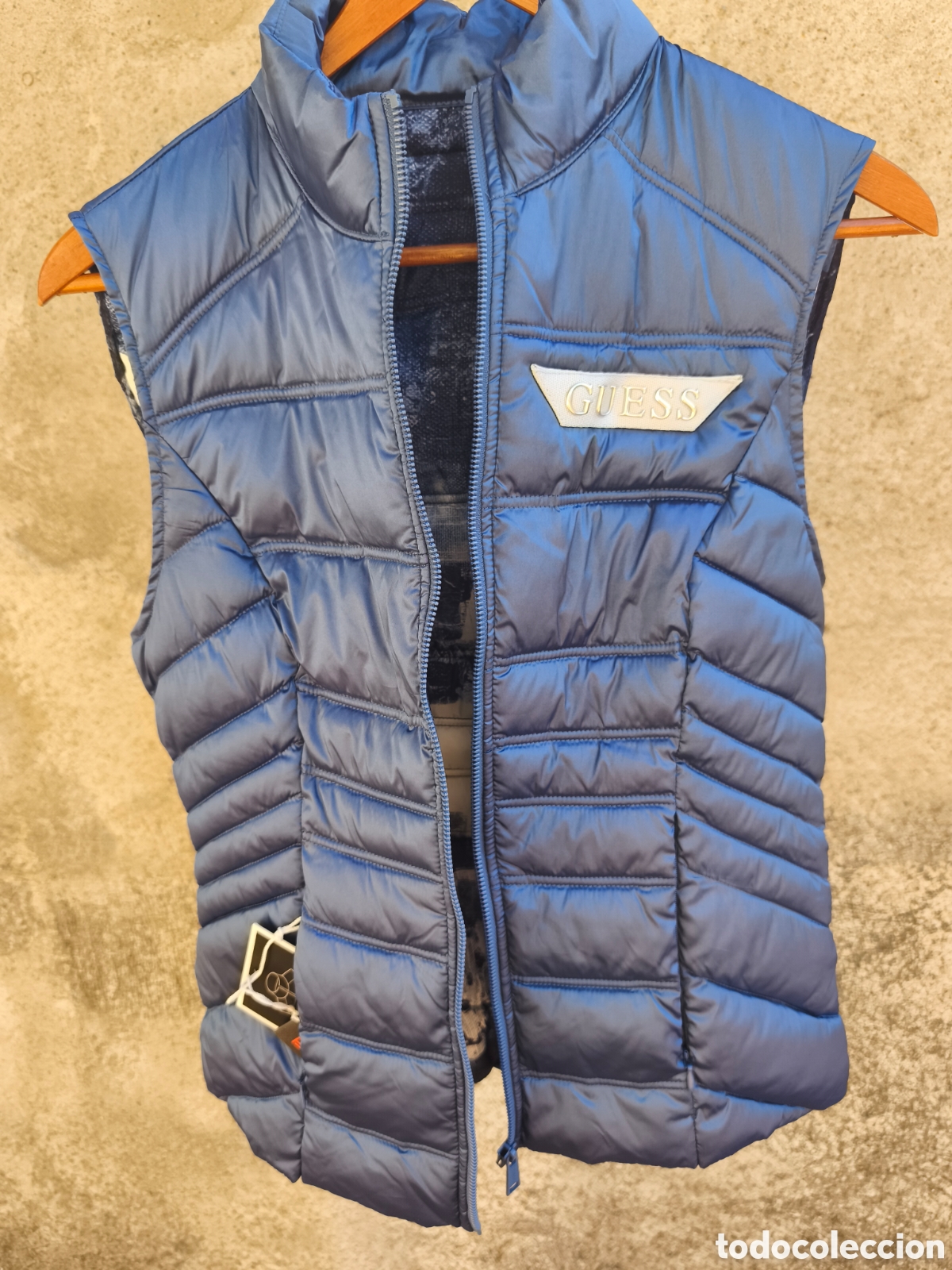 Vintage: Chaleco Guess, sin estrenar - Foto 11