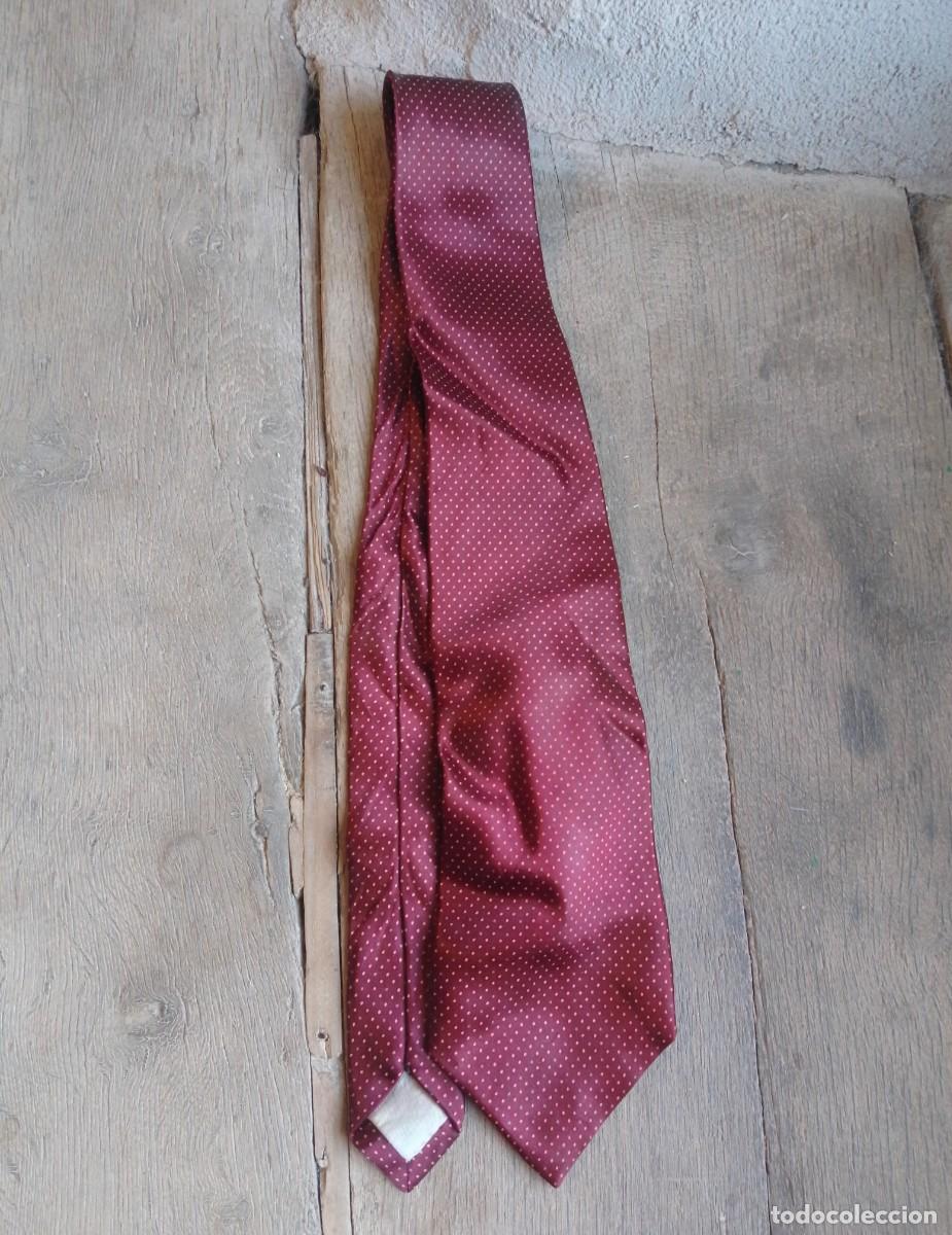 Vintage: Corbata cl&aacute;sica granate con puntos. Solvi.