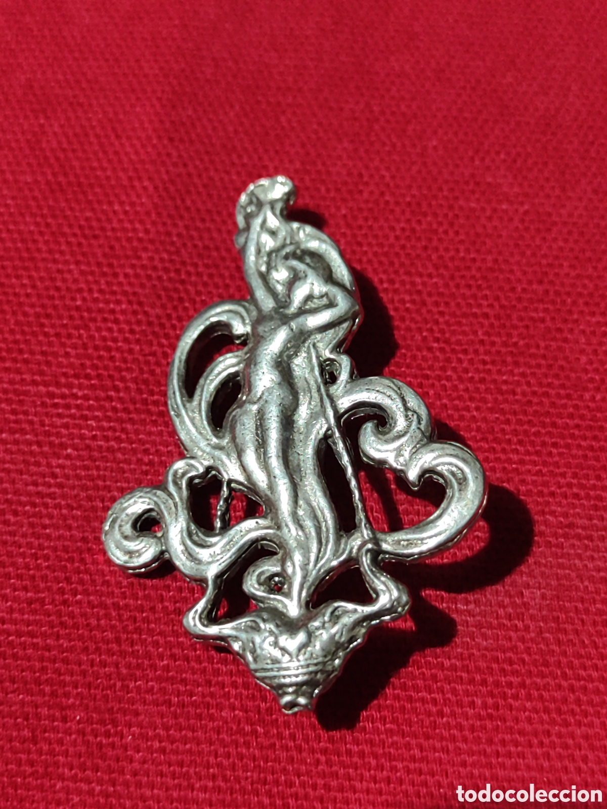Vintage: Original broche plateado con imagen desnuda mujer art nouveau