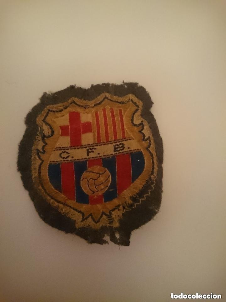 Vintage: PARCHE PEQUE&Ntilde;O TELA ESCUDO BARCELONA -ENTRE A&Ntilde;OS 1949-1960 - unos 6 cm
