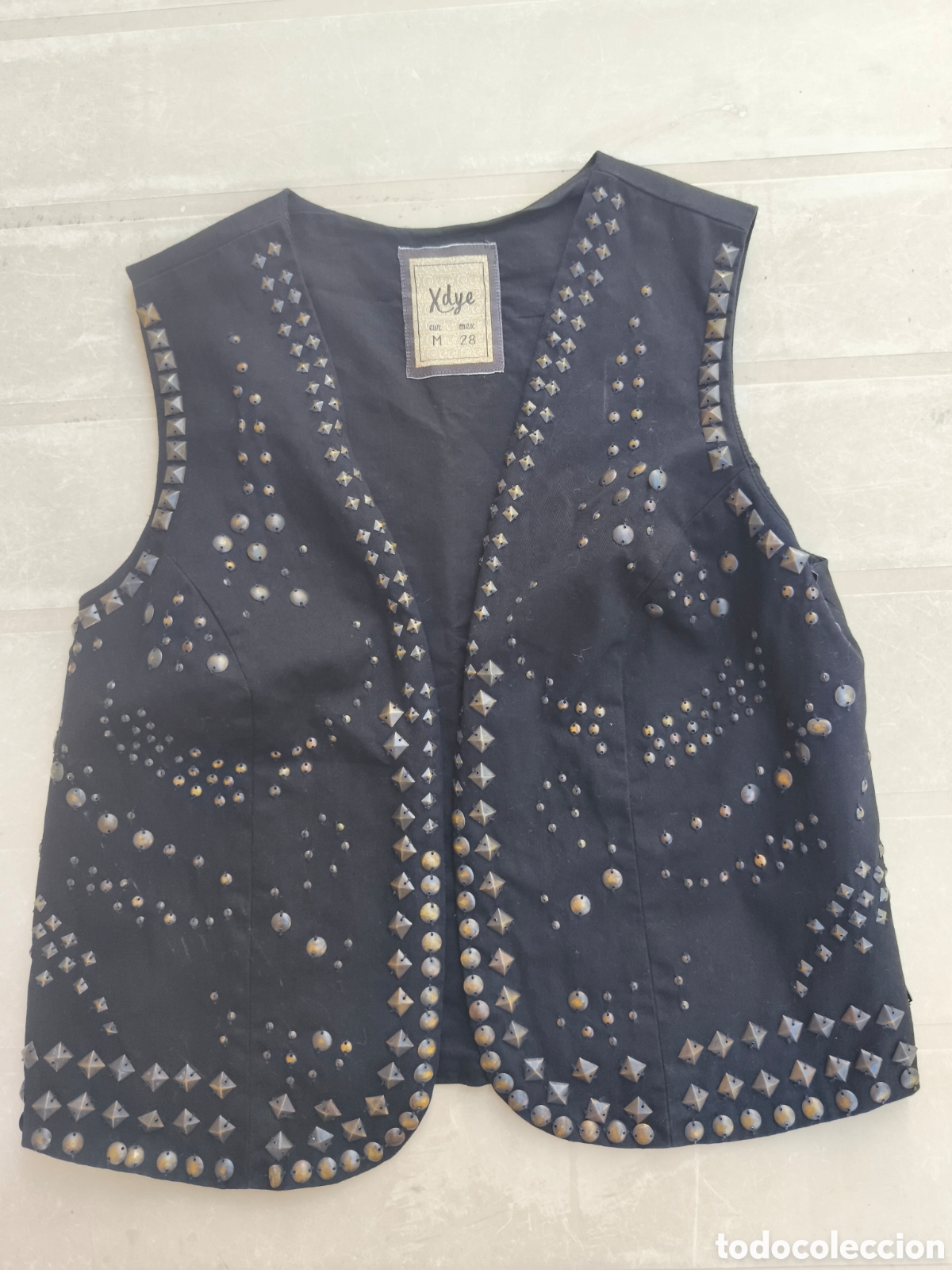 Vintage: Chaleco con tachuelas. Impecable - Foto 6