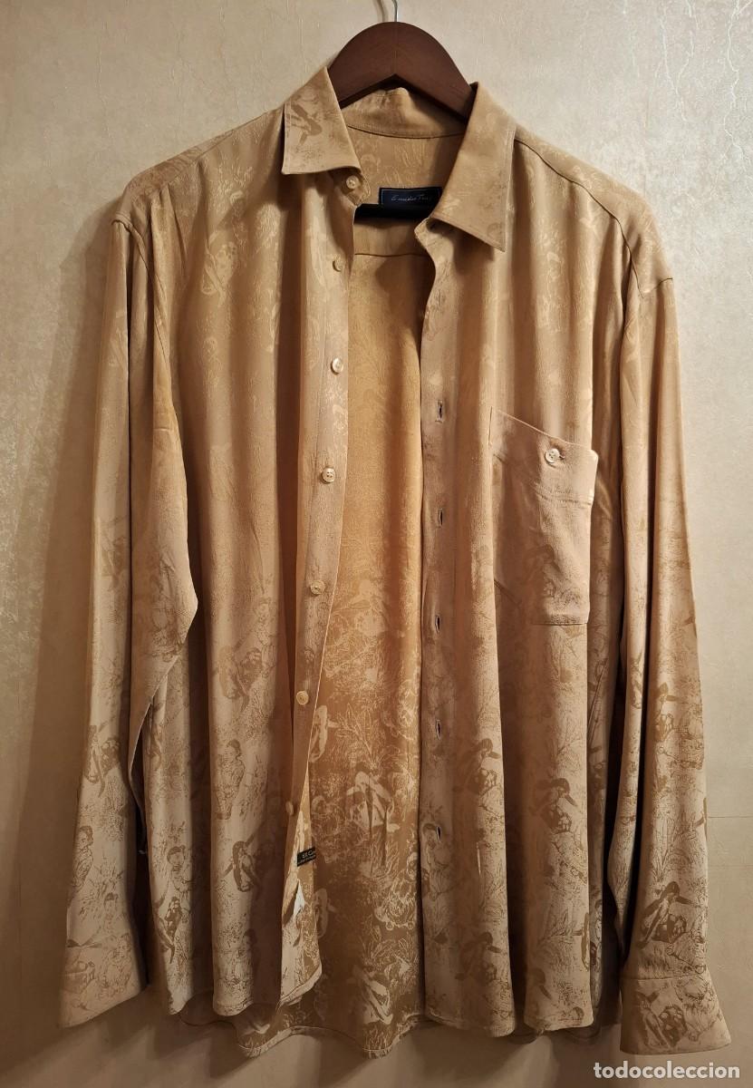 Vintage: CAMISA VINTAGE DE EMIDIO TUCCI EN VISCOSA DORADA Y ESTAMPADA