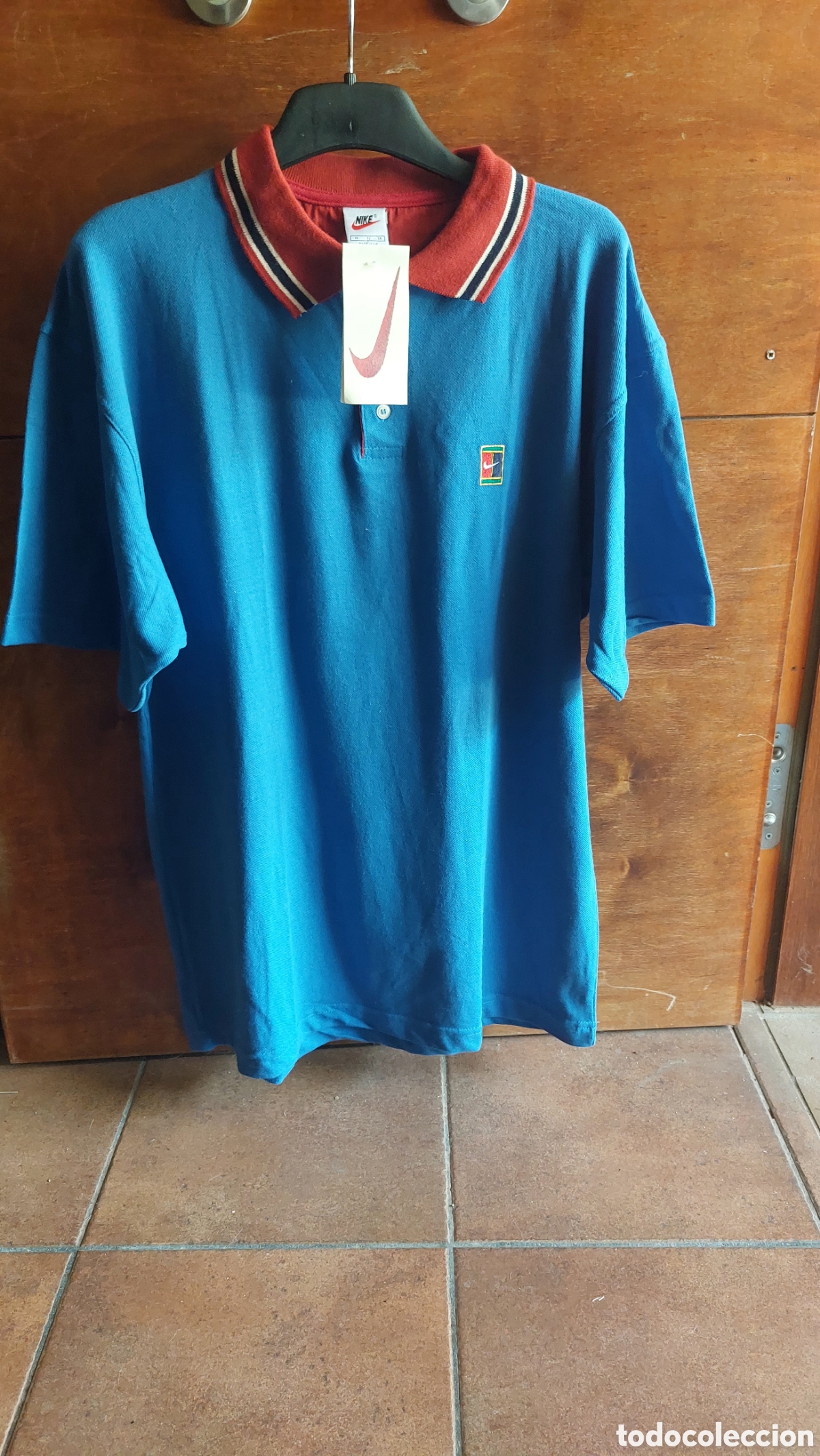 Vintage: Polo vintage marca nike color azul y cuello a rayas talla XL,