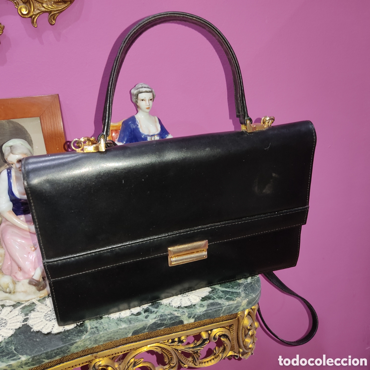 Vintage: Bolso de asa y asa al hombro Vintage de piel negra,forrado interior de piel vuelta.