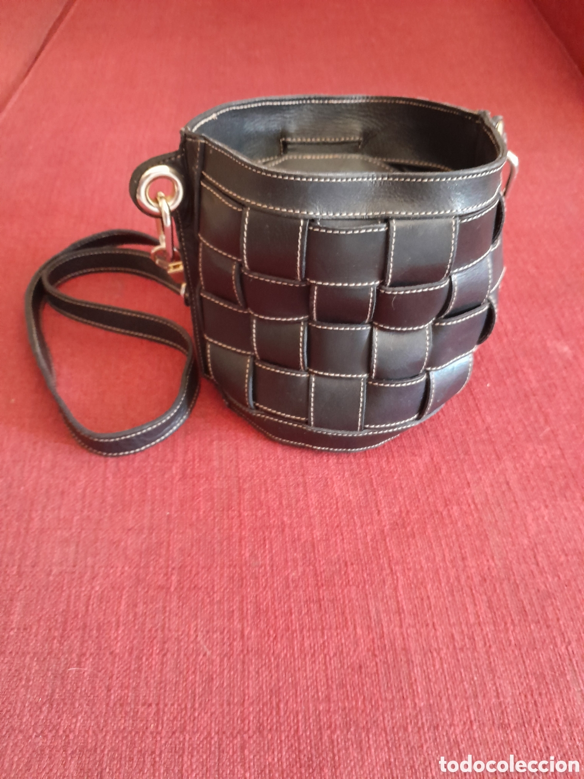 Vintage: -Bolso de hombro en piel,de Nuria Jover.