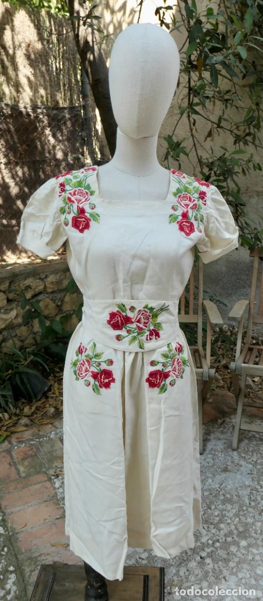 Vintage: Vestido Vintage A&ntilde;os 50 Con Bordado De Rosas Y Cuello Asim&eacute;trico Desmontable