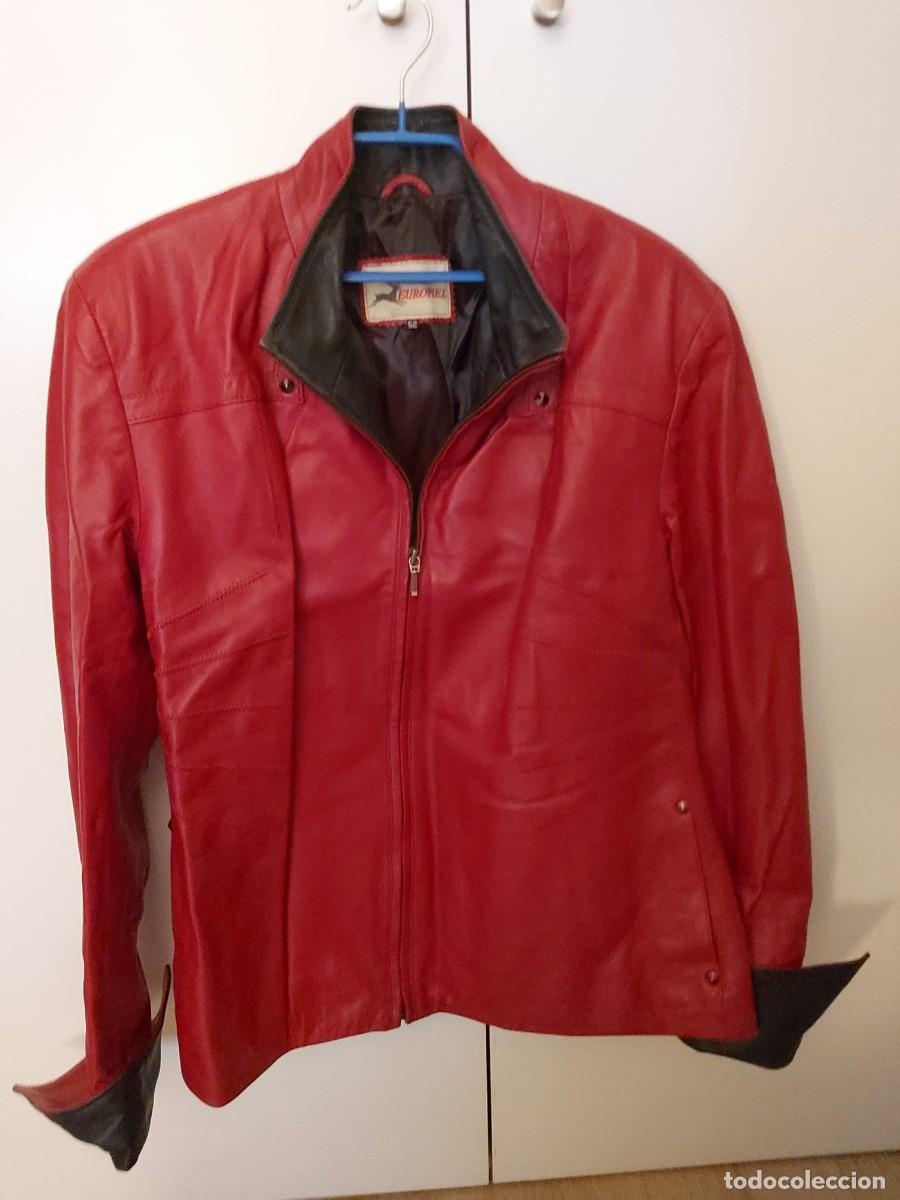 Vintage: Chaqueta Roja de Piel Aut&eacute;ntica