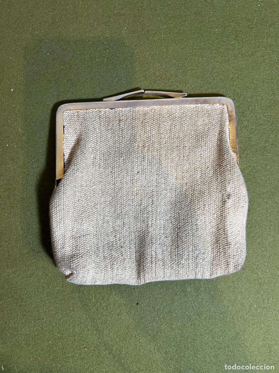 Vintage: Monedero vintage de lona beige con cierre met&aacute;lico e interior negro &ndash; A&ntilde;os 50 60