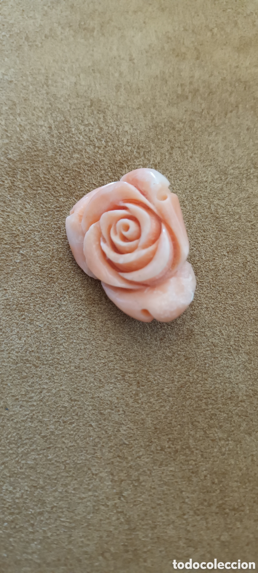 Vintage: Broche con rosa de coral natural