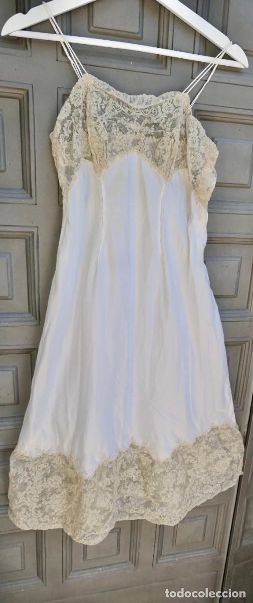 Vintage: Antiguo camis&oacute;n de novia / combinaci&oacute;n de raso y encaje. Lencer&iacute;a vintage. A&ntilde;os 50-60