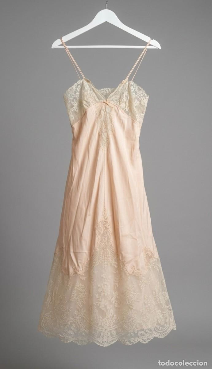 Vintage: Precioso camis&oacute;n lencer&iacute;a vintage de sat&eacute;n rosa con encaje de Calais &ndash; A&ntilde;os 50-60