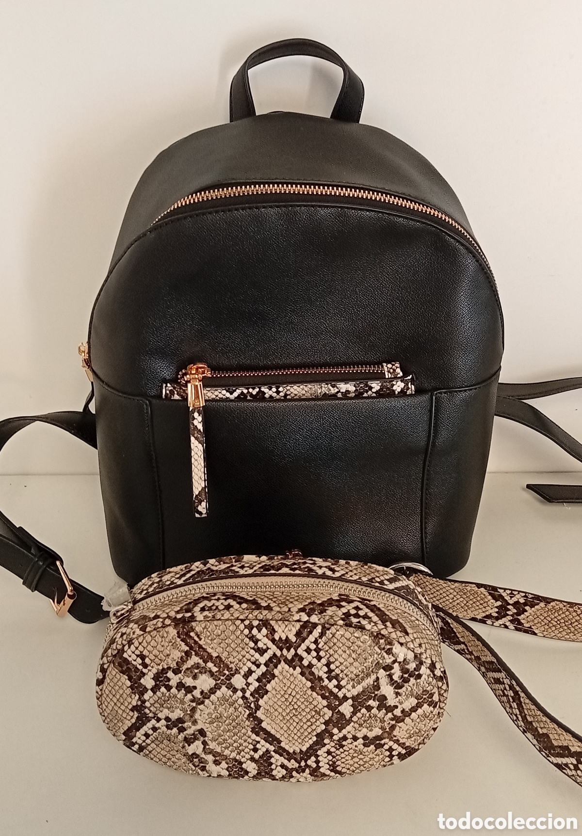 Vintage: .MOCHILA NEGRA CON RI&Ntilde;ONERA DE PIEL DE COCODRILO