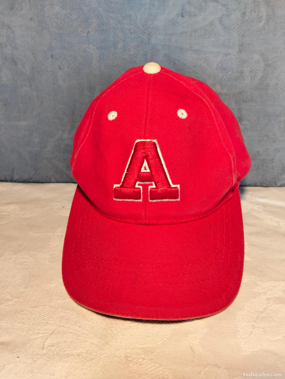 Vintage: Gorra vintage a&ntilde;os 90 roja letra A inicial l&iacute;neas blancas