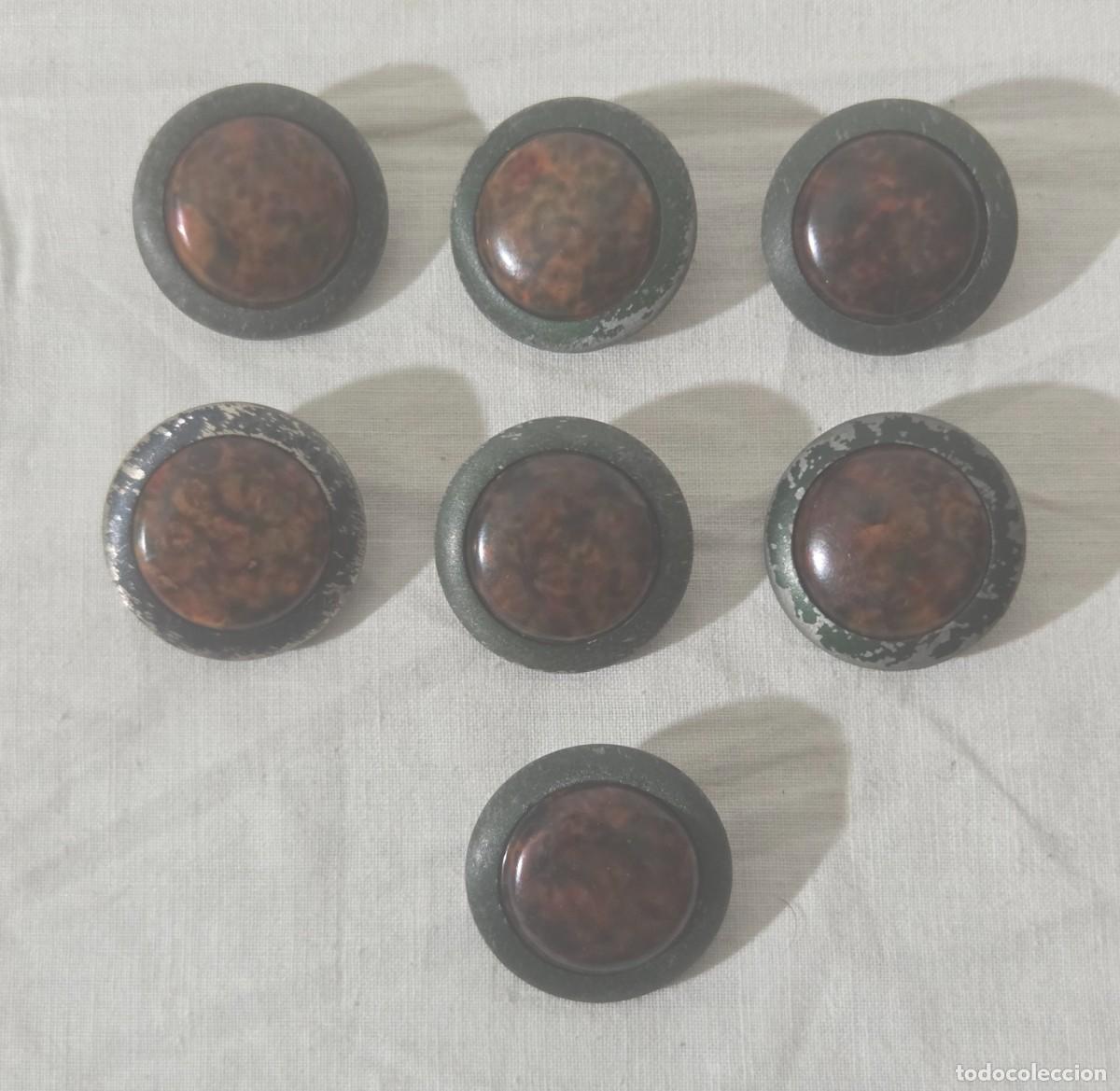 Vintage: 7 botones en chapa, alpaca y pasta simil &aacute;mbar, principios siglo XX