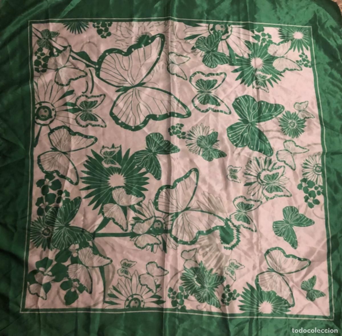 Vintage: PA&Ntilde;UELO GRANDE EN TONOS VERDES DECORACI&Oacute;N FLORAL Y MARIPOSAS , POLI&Eacute;STER CON TACTO DE SEDA