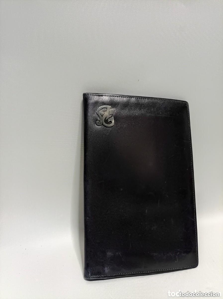 Vintage: Antigua cartera caballero en piel con iniciales en plata de ley ?