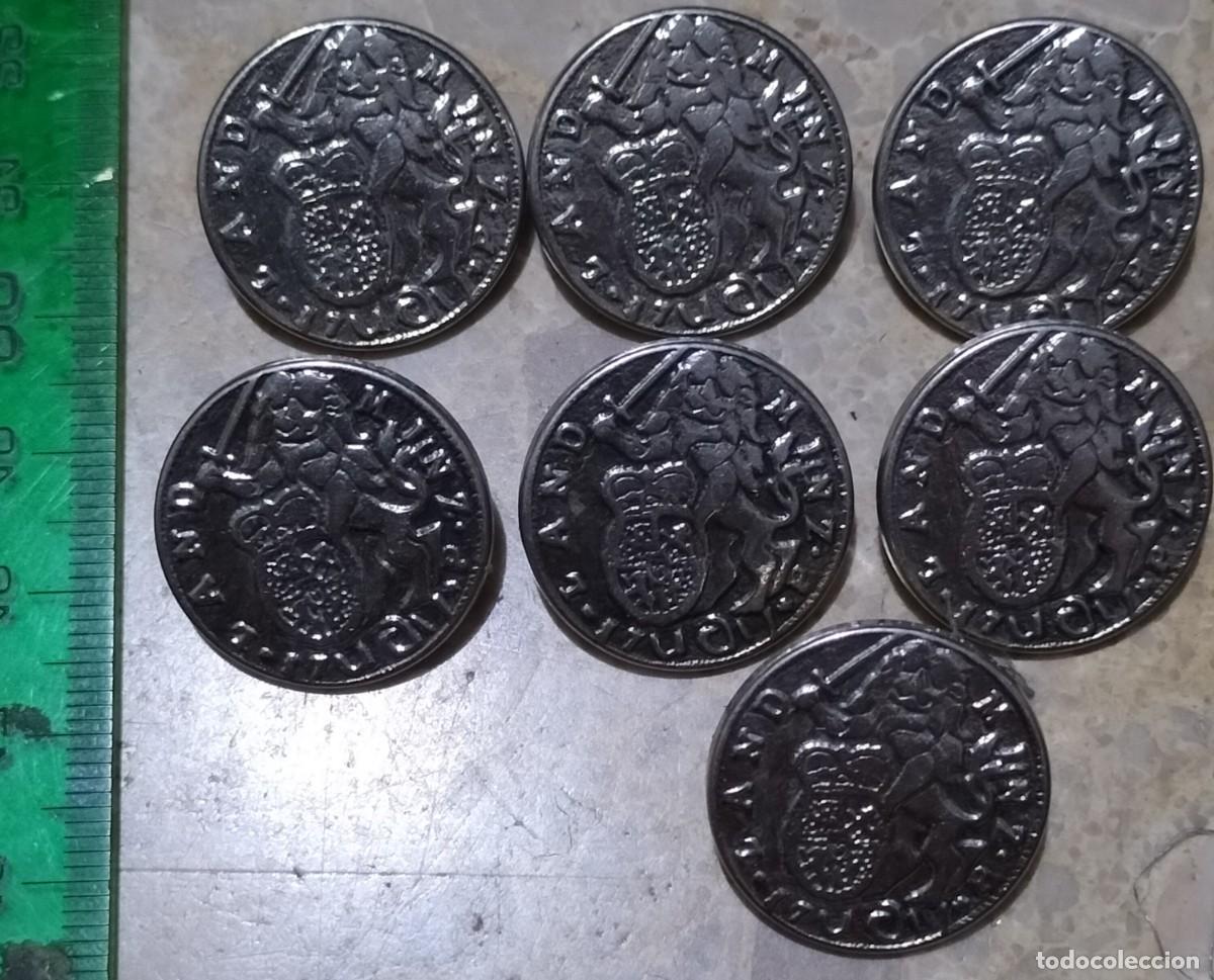 Vintage: Lote de 5 botones met&aacute;licos vintage tipo moneda antigua. 23 mm