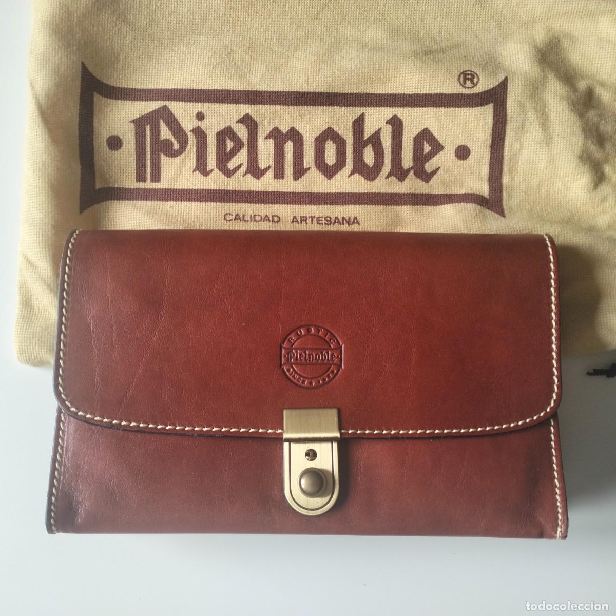 Vintage: A ESTRENAR. BOLSA MANO CABALLERO, PIELNOBLE. CON FUNDA Y LLAVE.