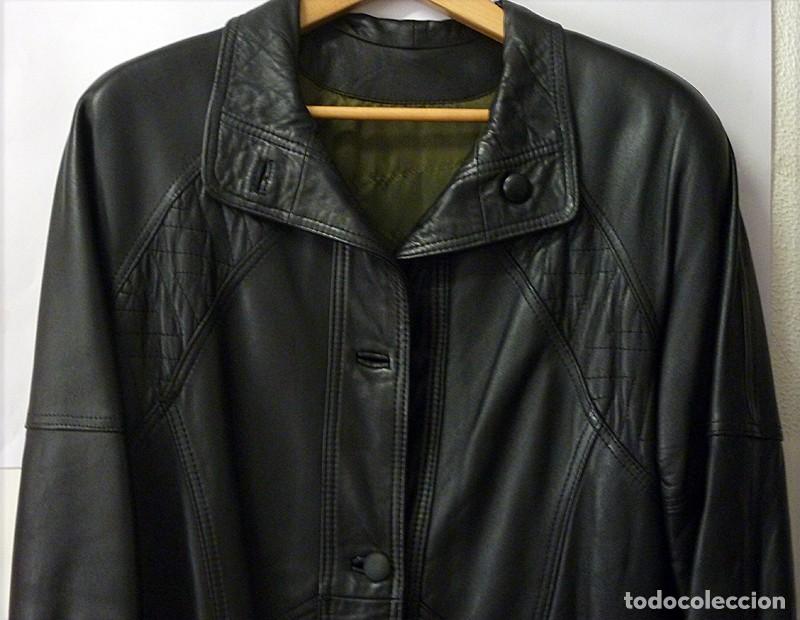 Vintage: COMOD&Iacute;SIMO CHAQUET&Oacute;N CUERO NEGRO - PARA MUJER - MARCA: SHEROPIEL - BOLSILLOS ABIERTOS EN DIAGONAL