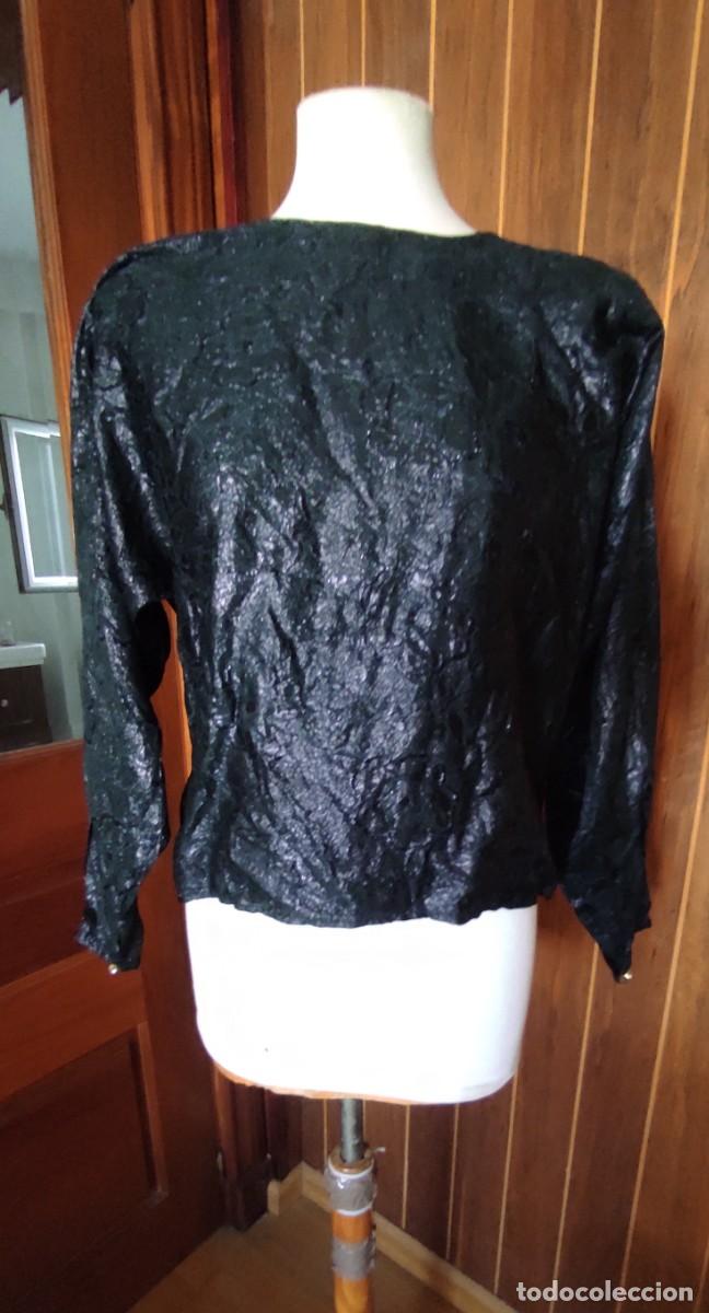 Vintage: BLUSA / CUERPO DE FIESTA VINTAGE A&Ntilde;OS 80 EN TEJIDO PLISADO/EFECTO ARRUGADO NEGRO.