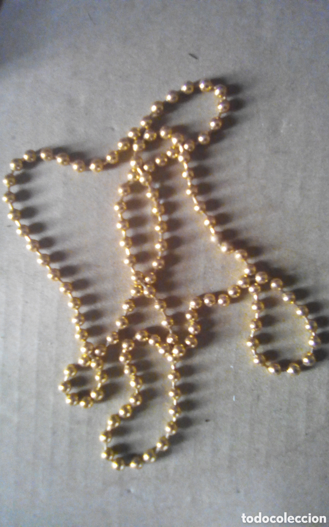 Vintage: Collar de fantas&iacute;a de bisuter&iacute;a. Bolitas doradas de pl&aacute;stico, miden 5 mm.