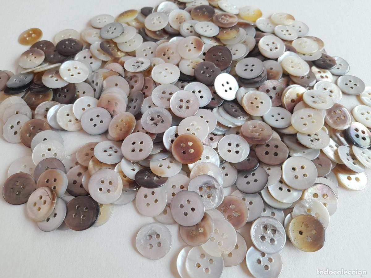 Vintage: gran lote botones de nacar 1,8cm aprox de diametro, mas de 300, diferentes colores