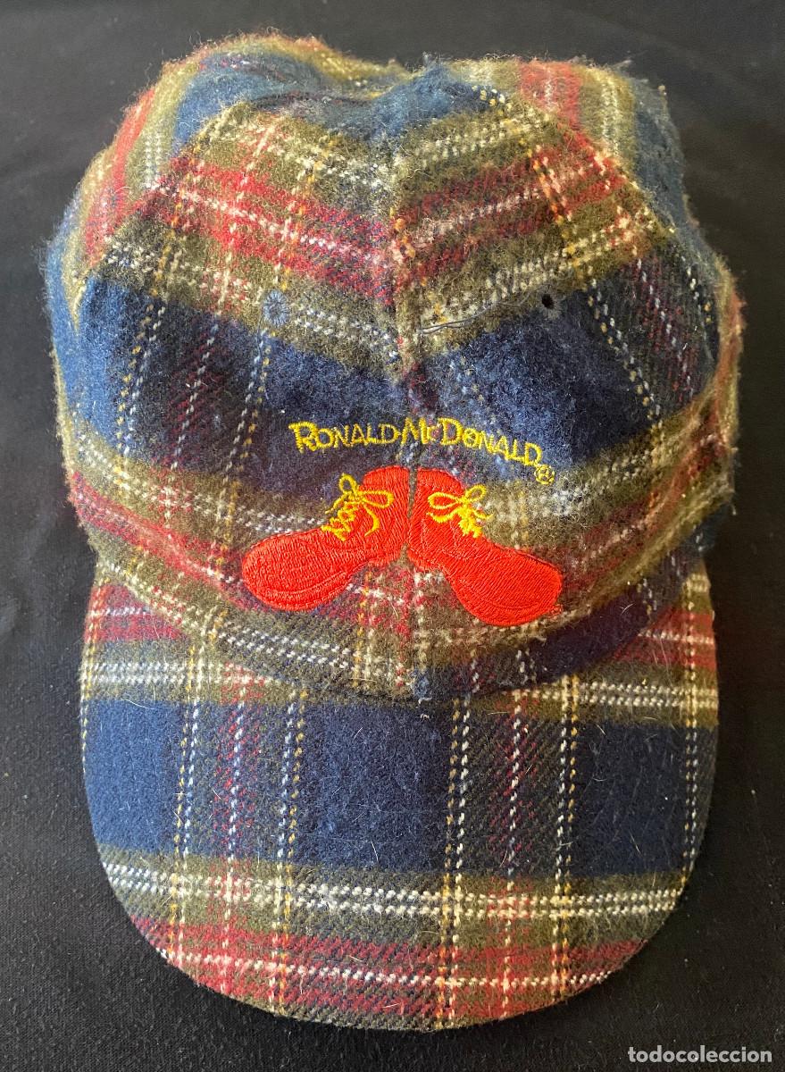 Vintage: Gorra Ronald McDonald. Promo de McDonald's. Tela de cuadros escoceses o tartan. Vintage: a&ntilde;os 2000.