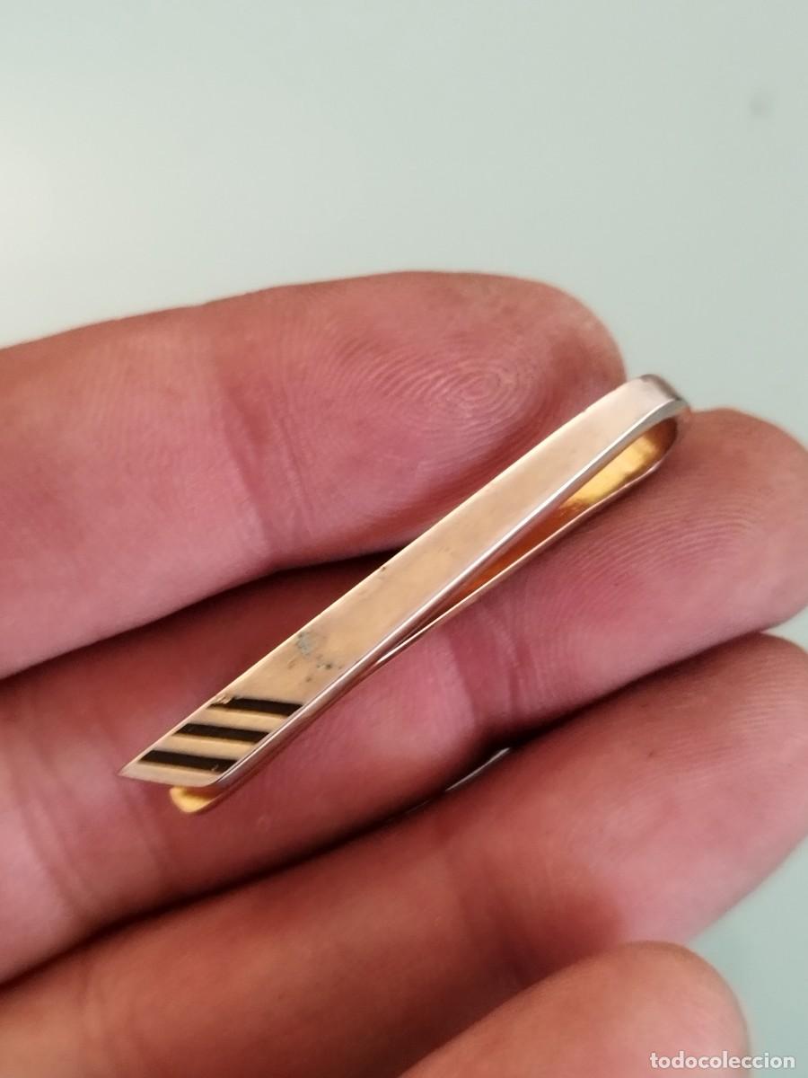 Vintage: Antiguo pasador de corbata de metal dorado.