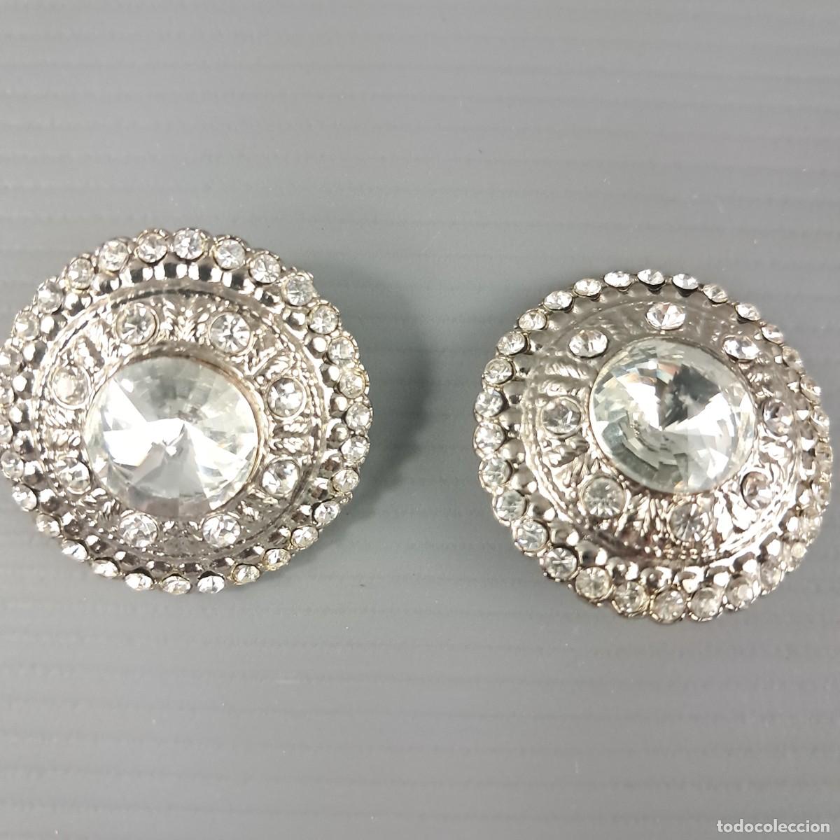 Vintage: Coppia di bottoni in metallo color argento e strass