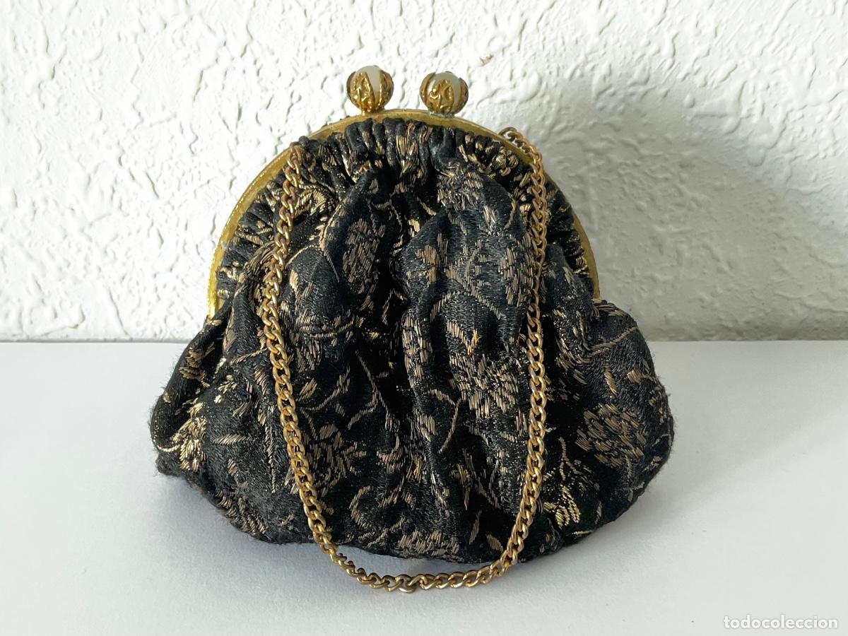 Vintage: Bolso de Noche Vintage Negro de Jacquard con Hilo de L&uacute;rex Dorado, Marco Met&aacute;lico y Cadena