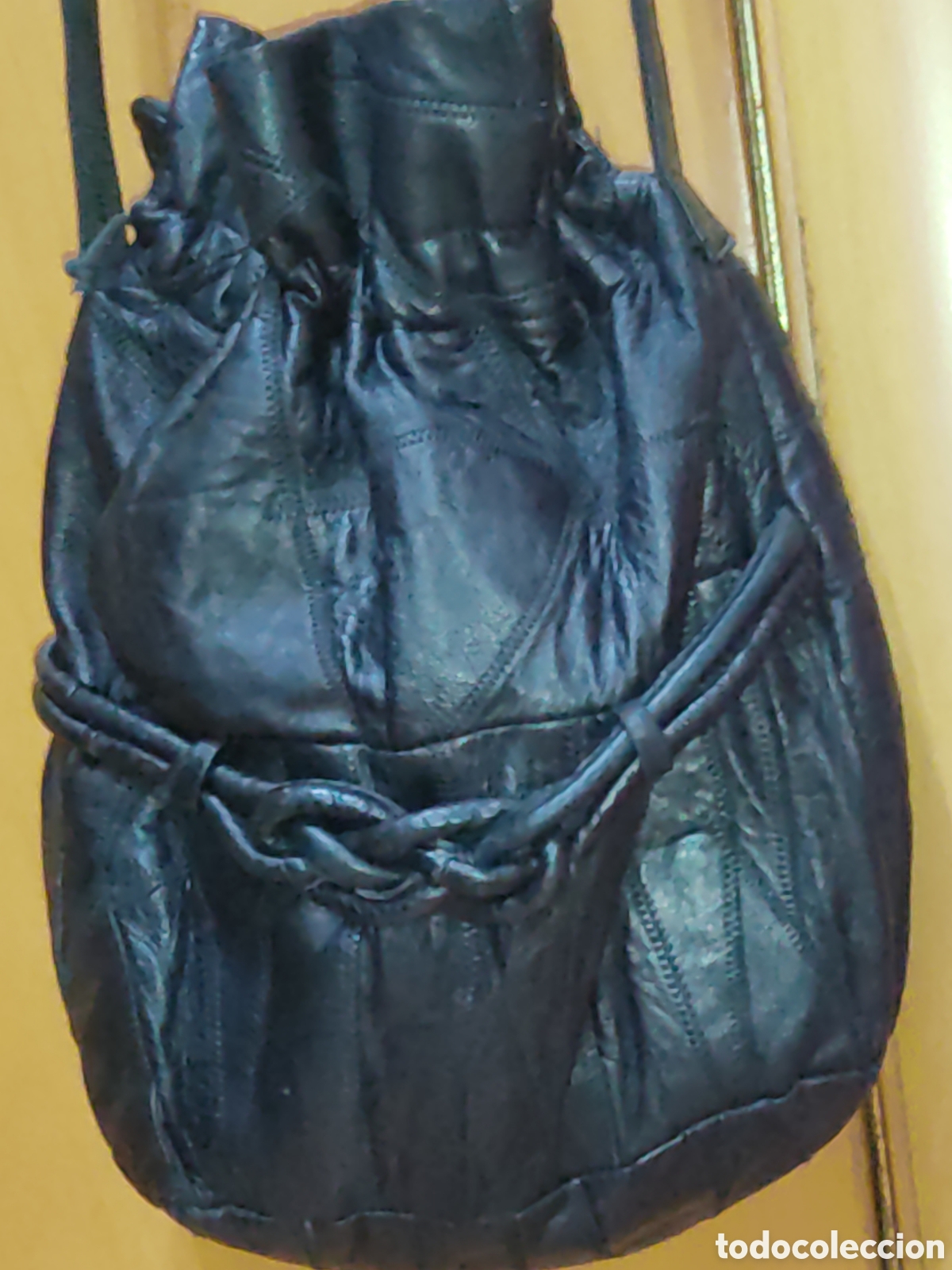 Vintage: Estupendo bolso de fina piel curtida negra.Vintage.