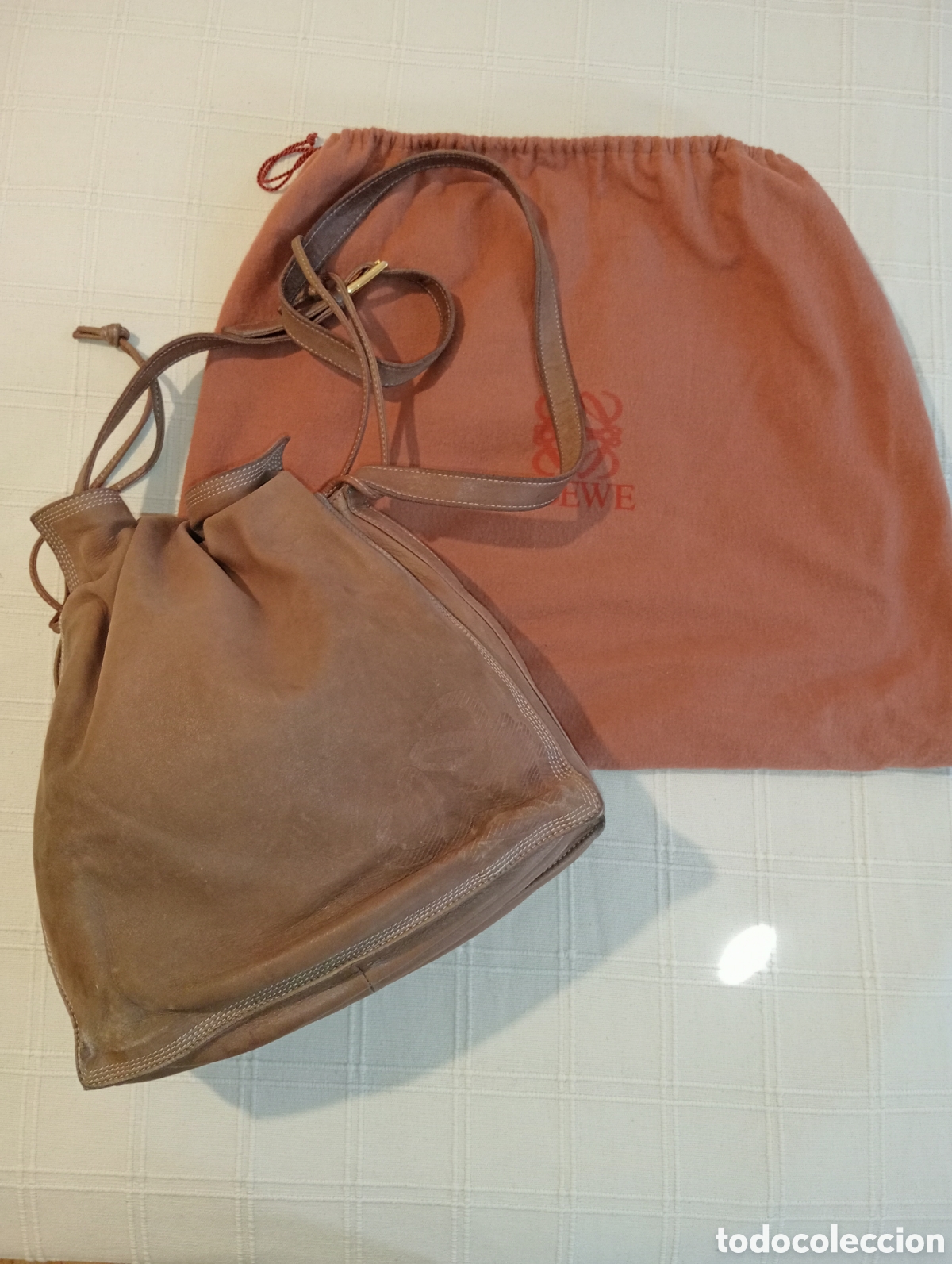 Vintage: Bolso Loewe original vintage de piel marr&oacute;n &ndash; estilo Flamenco / saco con cord&oacute;n y anagrama grabado +