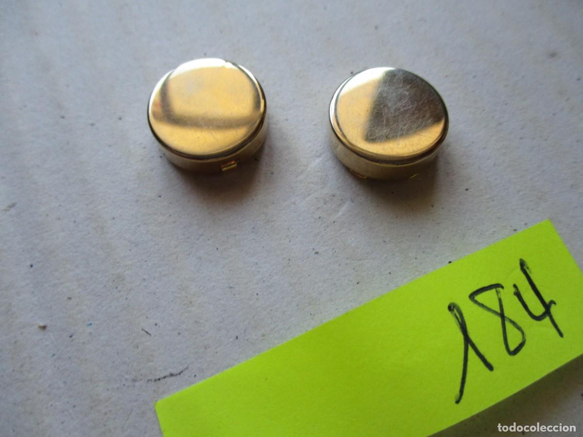 Vintage: CUBRE BOTONES DE CAMISA , JUEGO DE DOS DORADOS 1.5 CM DIAMETRO BIEN CONSERVADOS