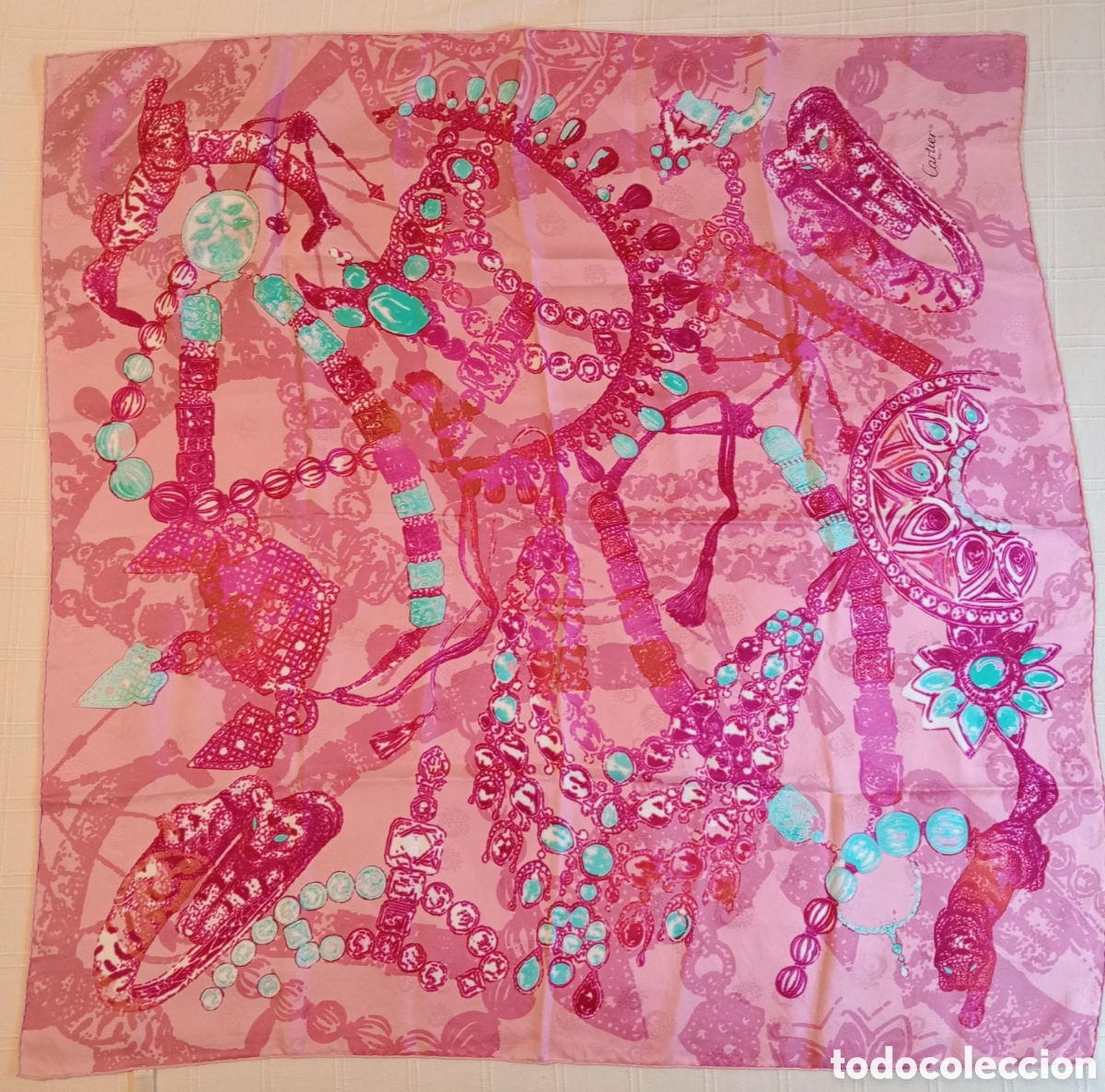 Vintage: Pa&ntilde;uelo de seda Cartier original &ndash; Estampado de joyas (collares, pulseras, diademas&hellip;) en rosa/magent