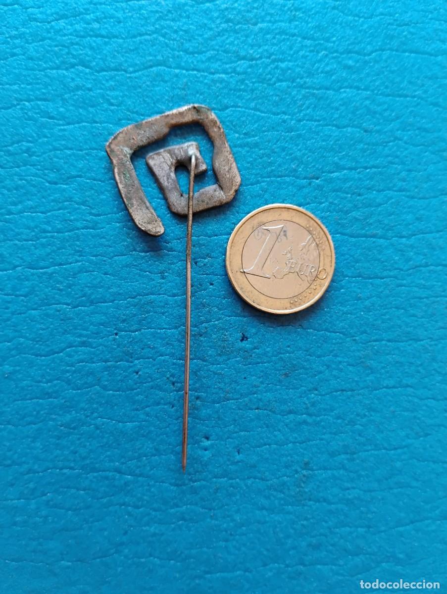 Vintage: ANTIGUO BROCHE O ALFILER DE AGUJA LARGA - DISE&Ntilde;O DE ESPIRAL CUADRADO - TONALIDAD VERDOSO/PLATEADO