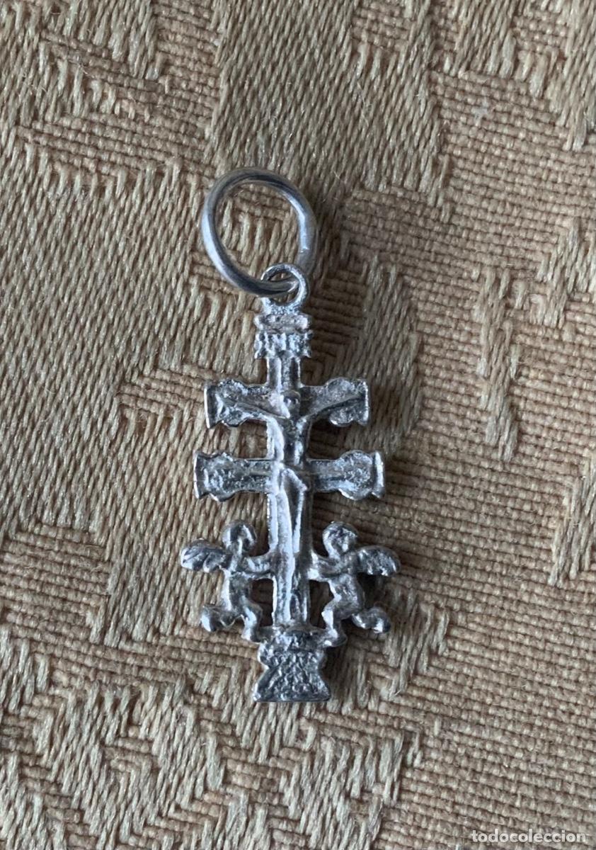 Vintage: COLGANTE DE PLATA MINIATURA CRUZ DE CARAVACA