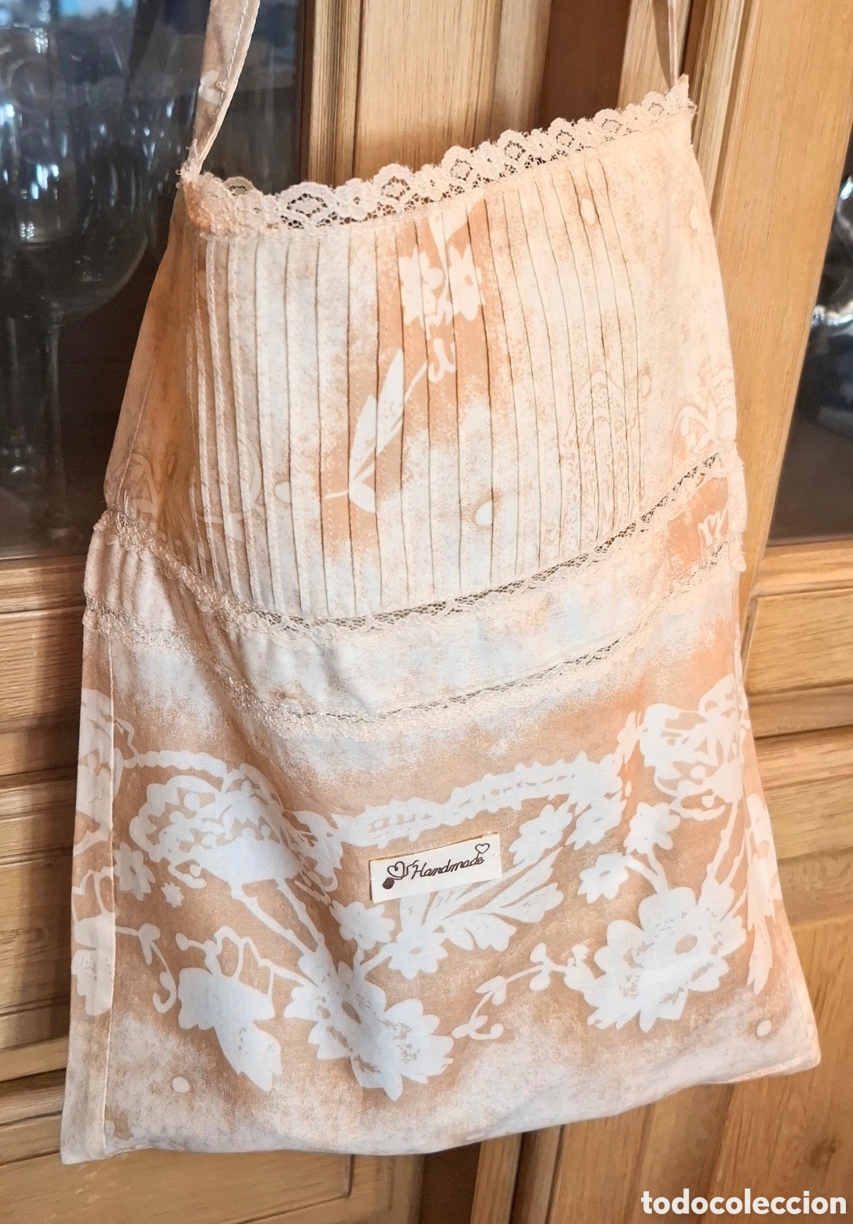 Vintage: Delicado bolso con jaretas y puntillas