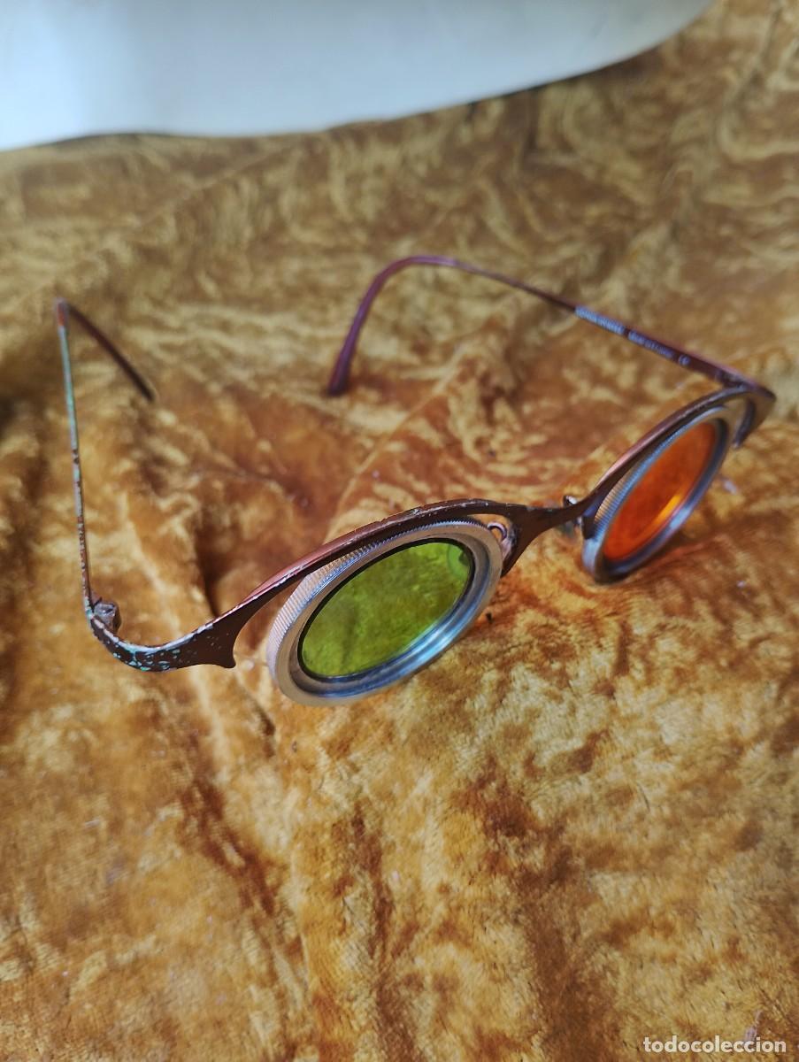 Vintage: Gafas de sol confeccionadas a partir de dos filtros de una antigua c&aacute;mara fotogr&aacute;fica LEICA y una