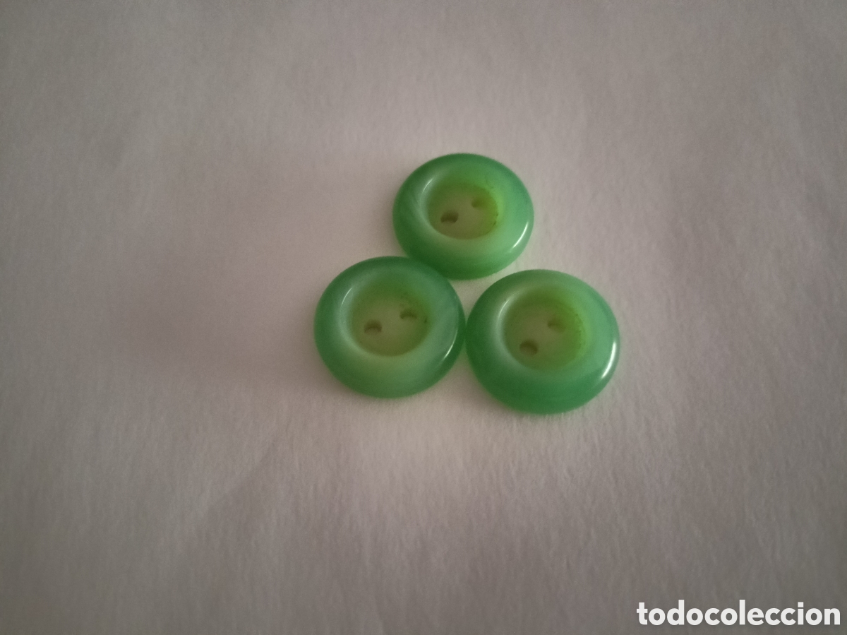 Vintage: 3 botones verdes 2 agujeros