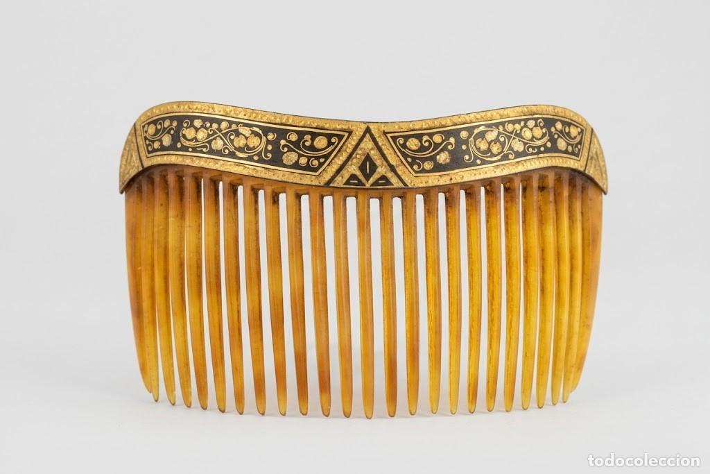 Vintage: Antigua peineta decorativa vintage, tonos &aacute;mbar con aplique met&aacute;lico dorado y grabado negro
