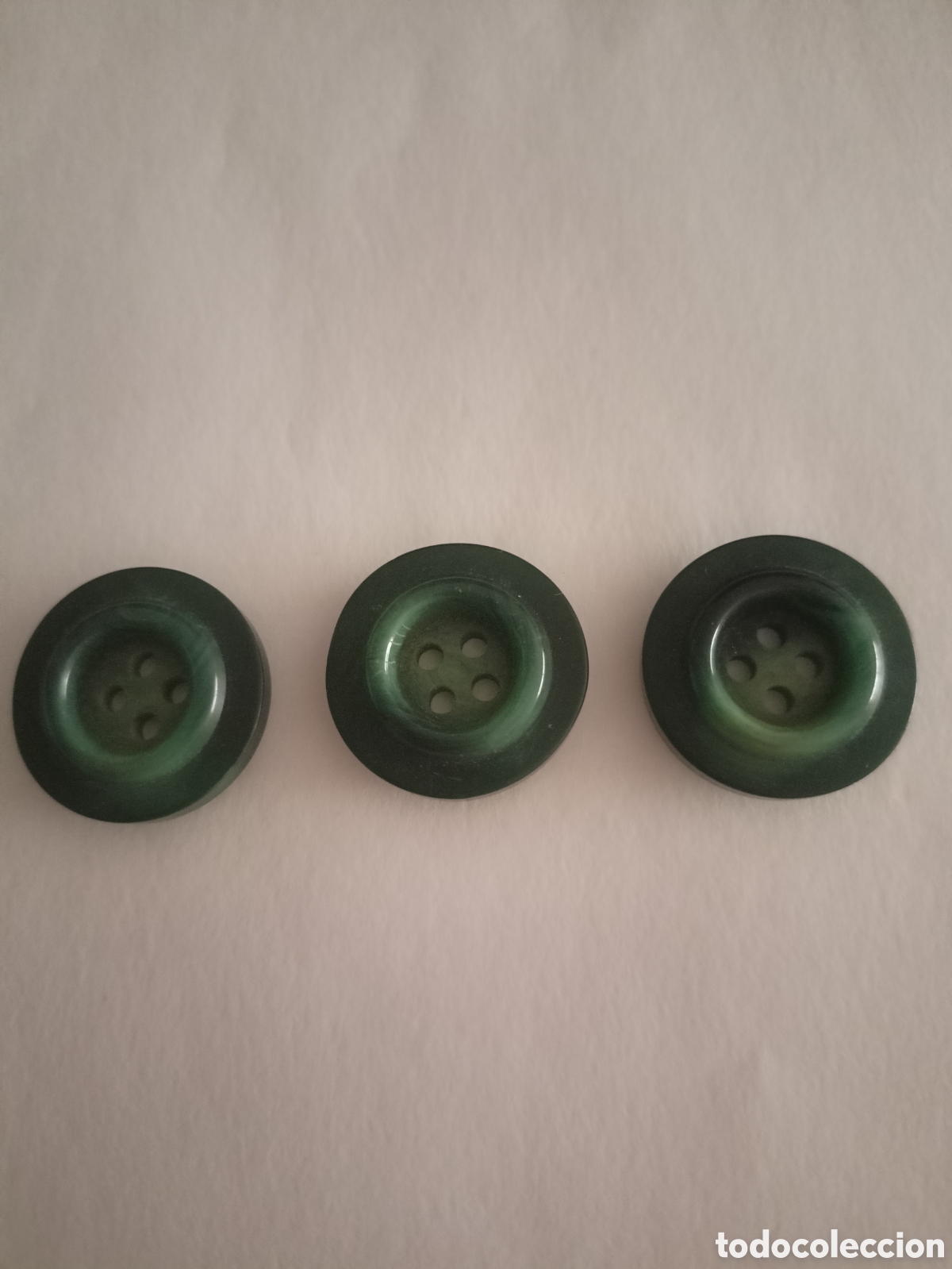 Vintage: 3 botones verdes oscuros 4 agujeros