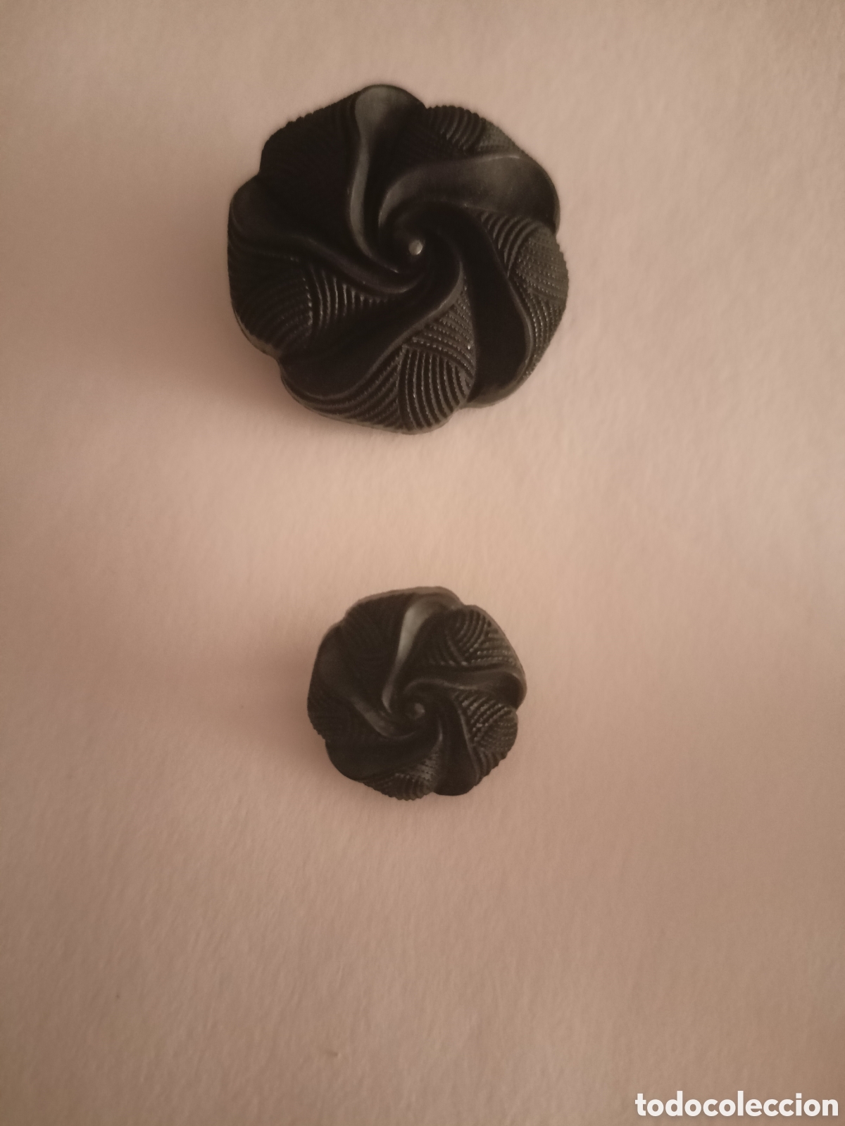Vintage: Lote 4 botones negros con relieve - Foto 2