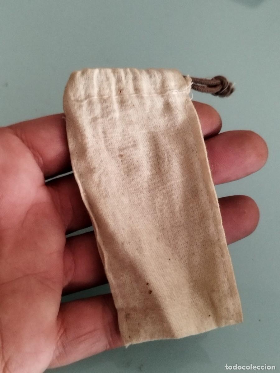 Vintage: Antigua peque&ntilde;a bolsa de tela o saquito de algod&oacute;n crudo o lino con cierre de cord&oacute;n ajustable.
