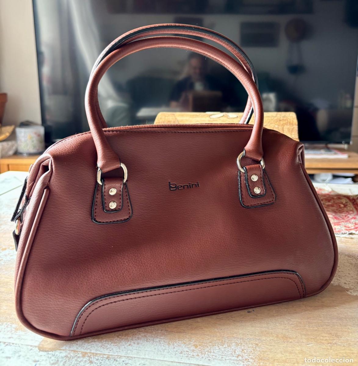 Vintage: Bonito bolso cl&aacute;sico de polipiel de la marca BENINI, sin usar.