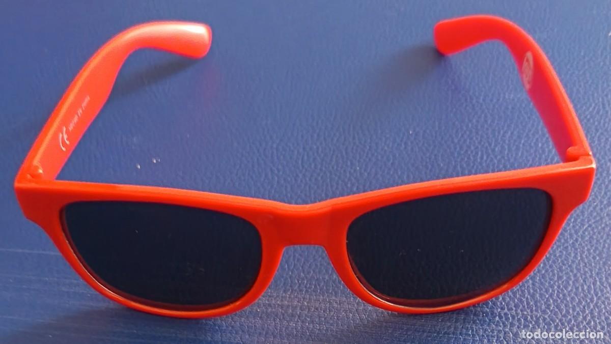 Vintage: Gafas de sol. Plastico. Juveniles. Lays, color rojo.