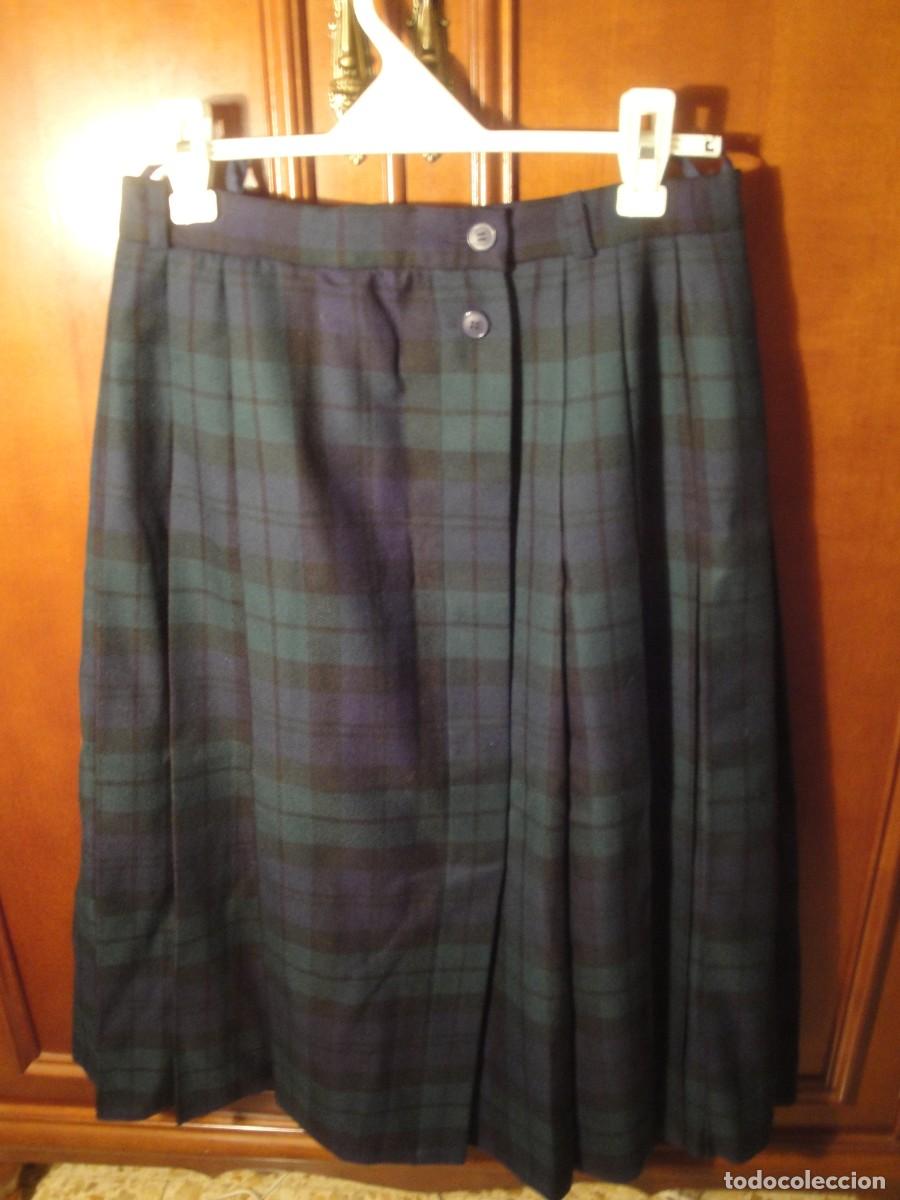 Vintage: Falda de Franela larga acampanada, a cuadros verde-negra-violeta, tipo escoc&eacute;s.